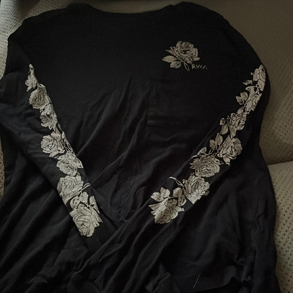 Long sleeve black tee